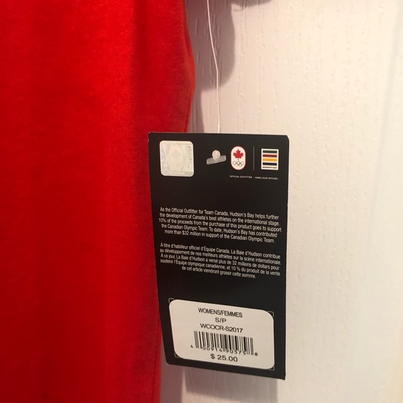 NWT - Red Team Canada T-Shirt from Hudson’s Bay - Picture 2 of 3